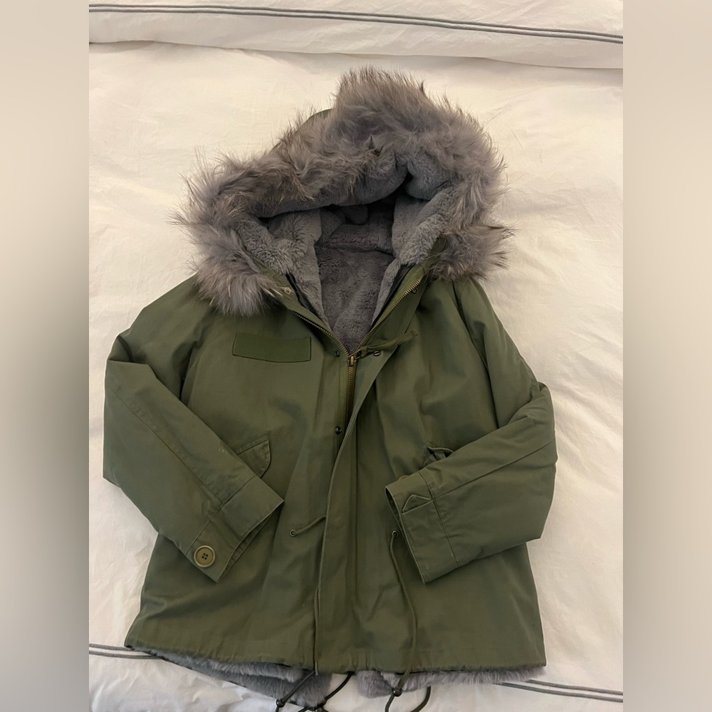 Women’s Army Green coat with detachable faux fur collar and lining